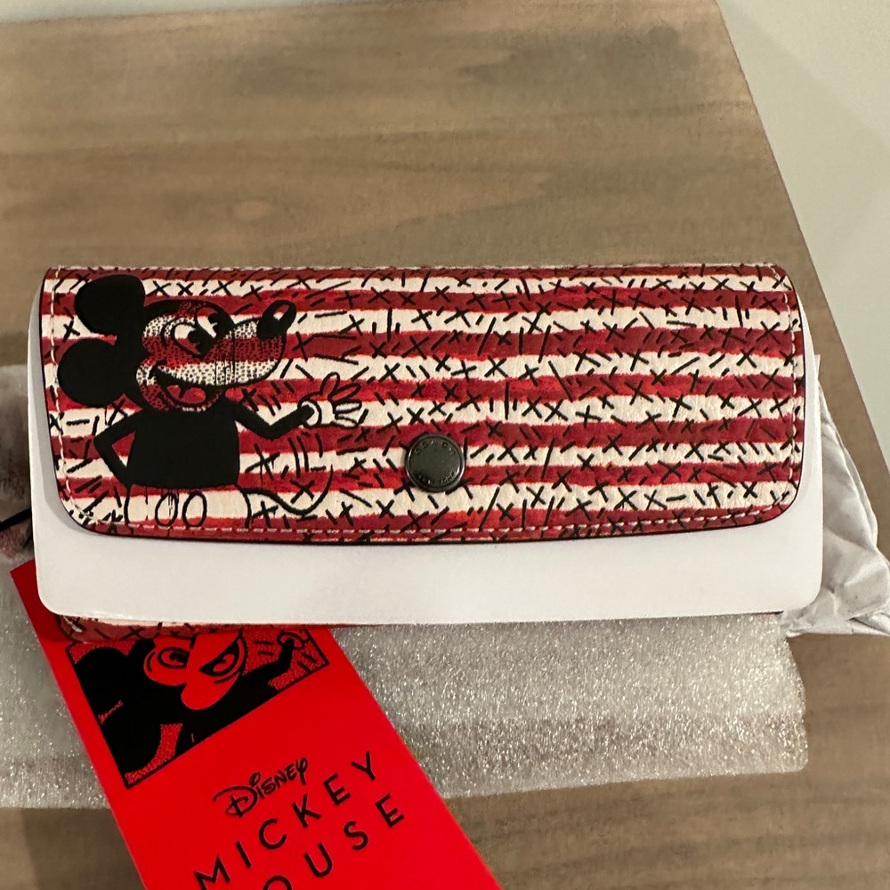 Authentic Disney x Keith Harring glasses case, NWT.